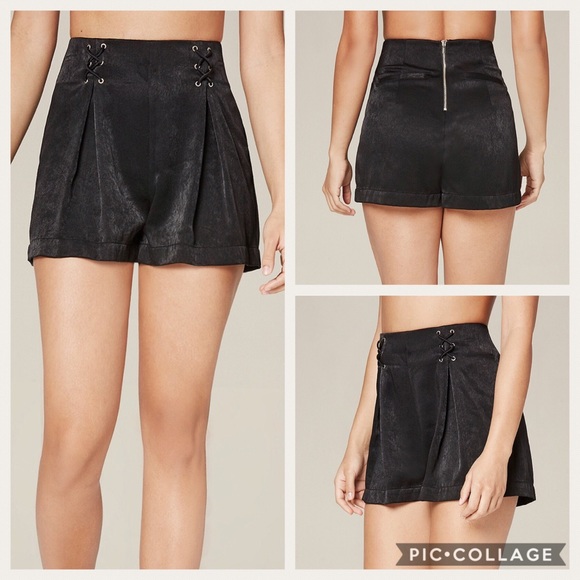🆕bebe FRONT LACE UP SHORTS - Picture 2 of 4